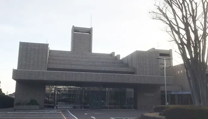 戸塚斎場の横のホールの名前は？