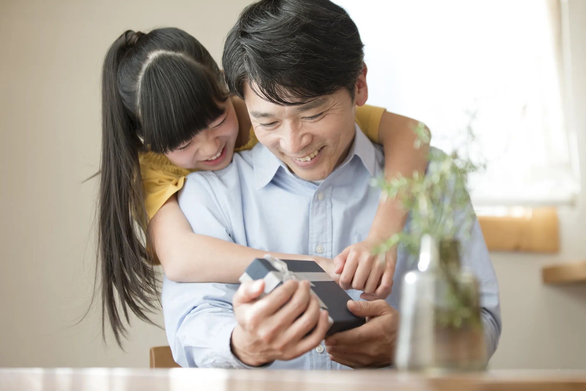 別の家庭がある父の葬儀に供花を送っても問題ない？