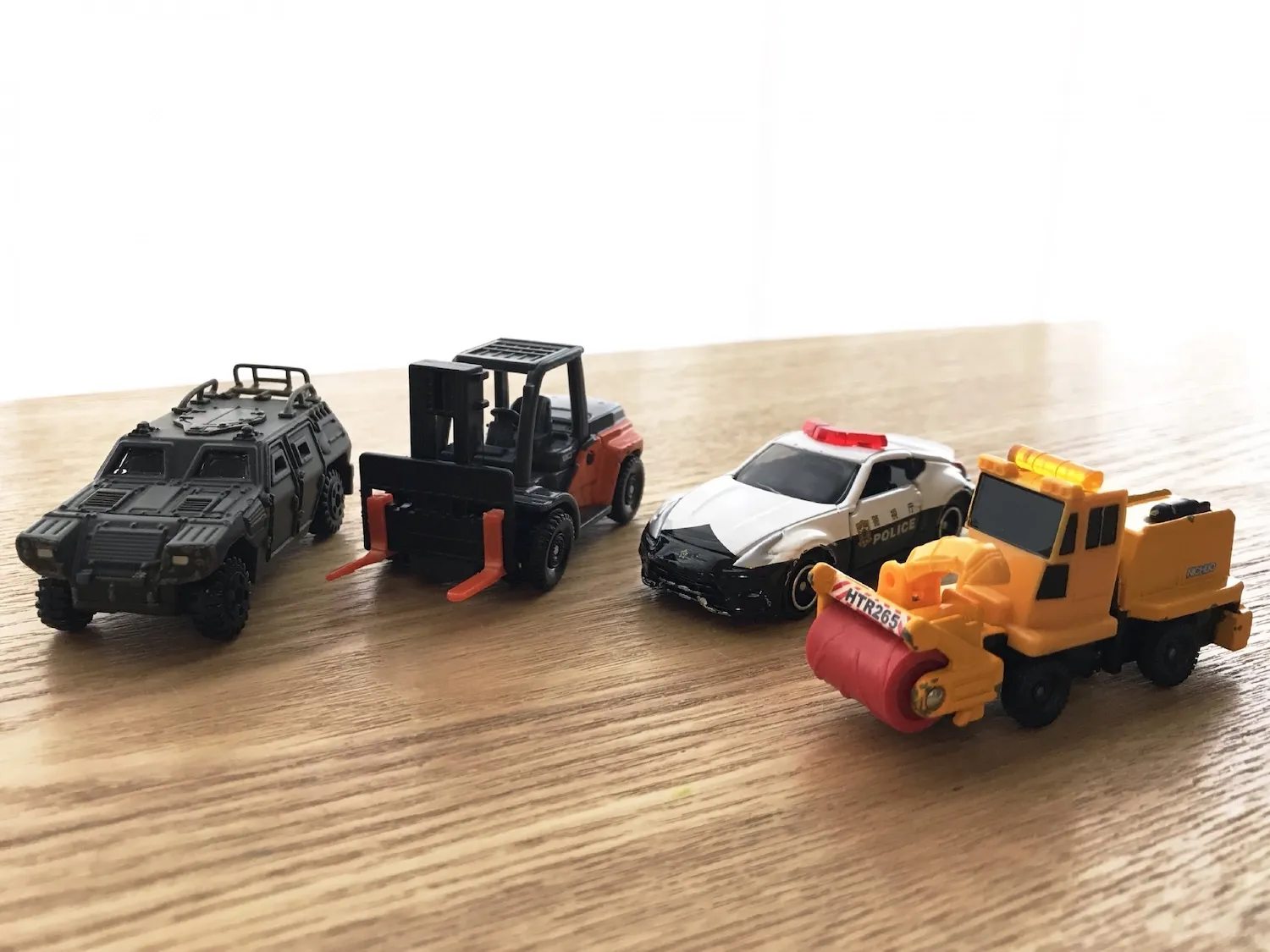 マクドナルドの「ハッピーセット」のおもちゃを母の葬儀に飾りたいのですが「ハッピー」が不謹慎に感じられますか？