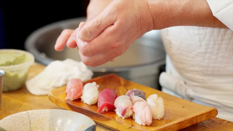 板前だった父の寿司屋で葬儀を開きたいです。常連さんにも焼香してもらうことは可能でしょうか？