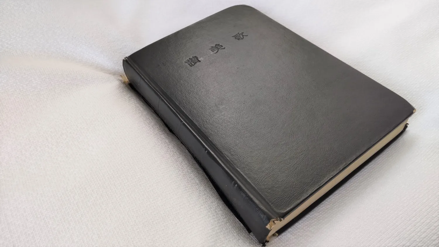 日蓮宗の葬儀でゴスペルクワイヤーを呼んで歌ってもらうのはマナー違反でしょうか？