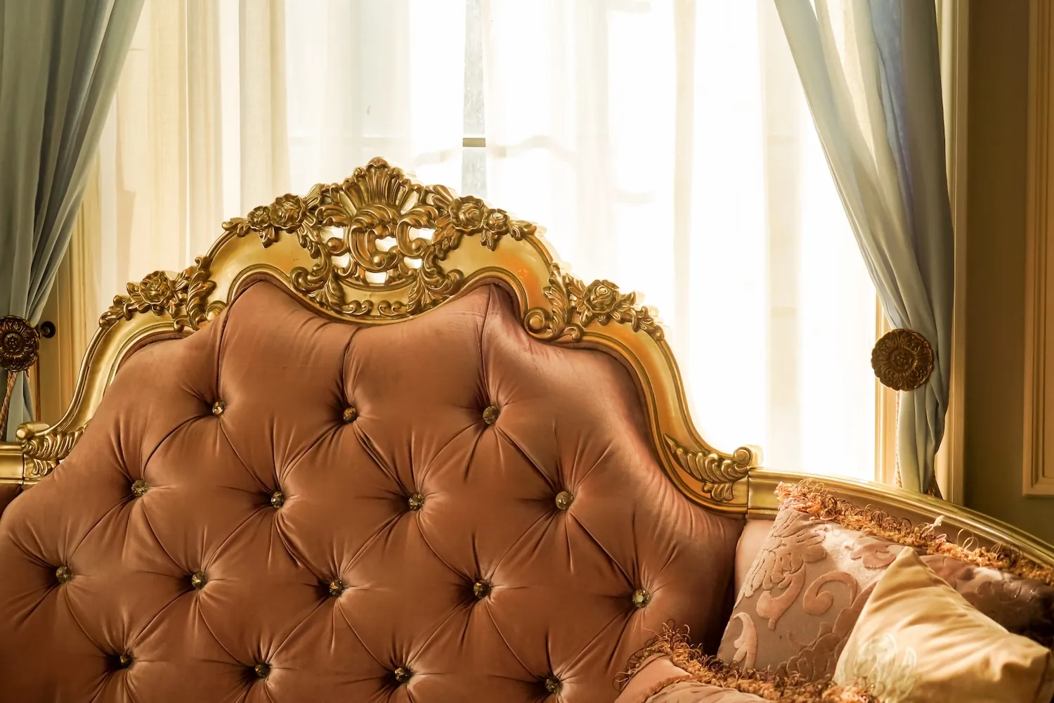 故人のコレクションを適切に評価・継承したい…鑑定依頼先と税務上の注意点は？