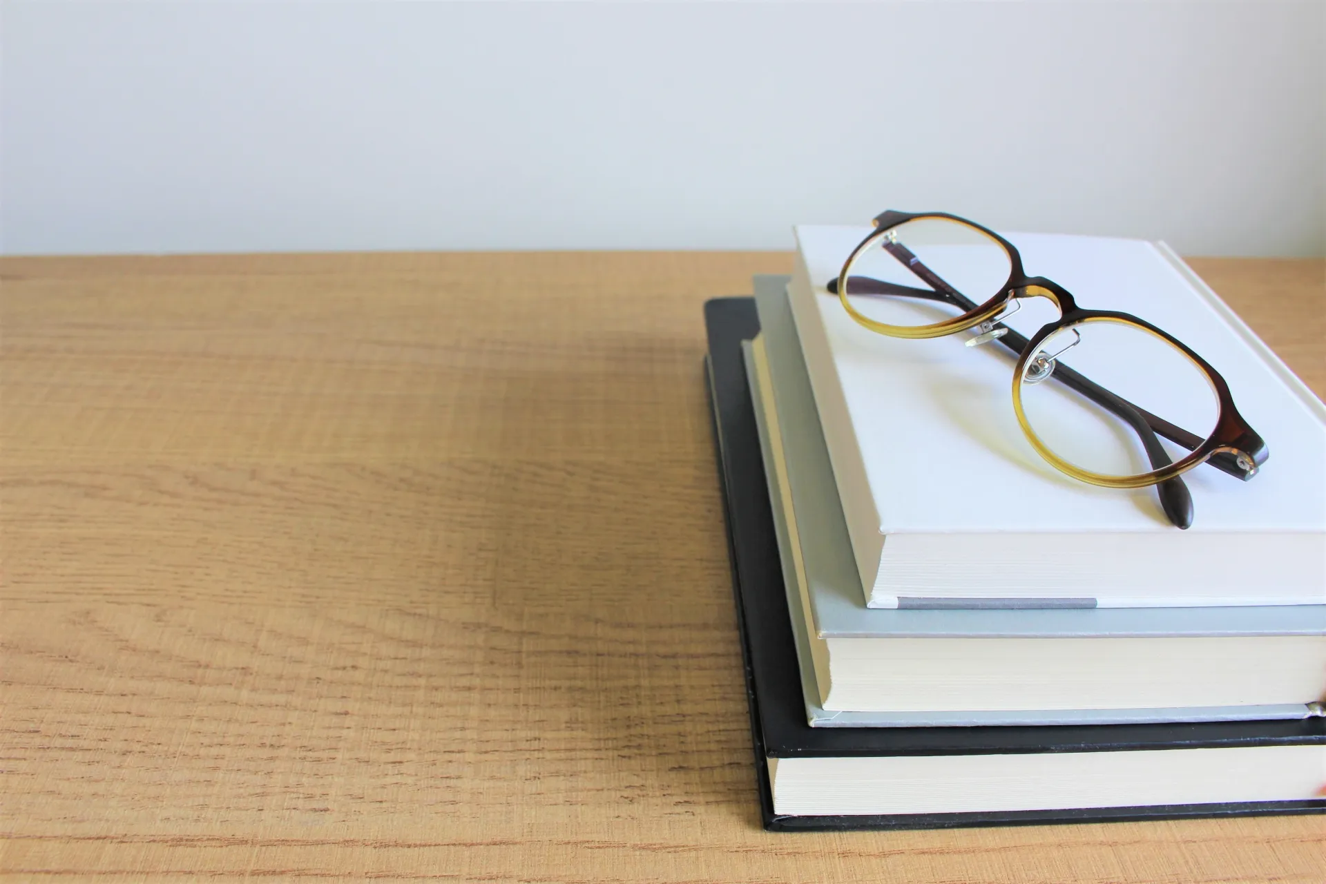 葬儀後の挨拶回りはいつ行う？故人愛用のギャグマンガを渡しても大丈夫？