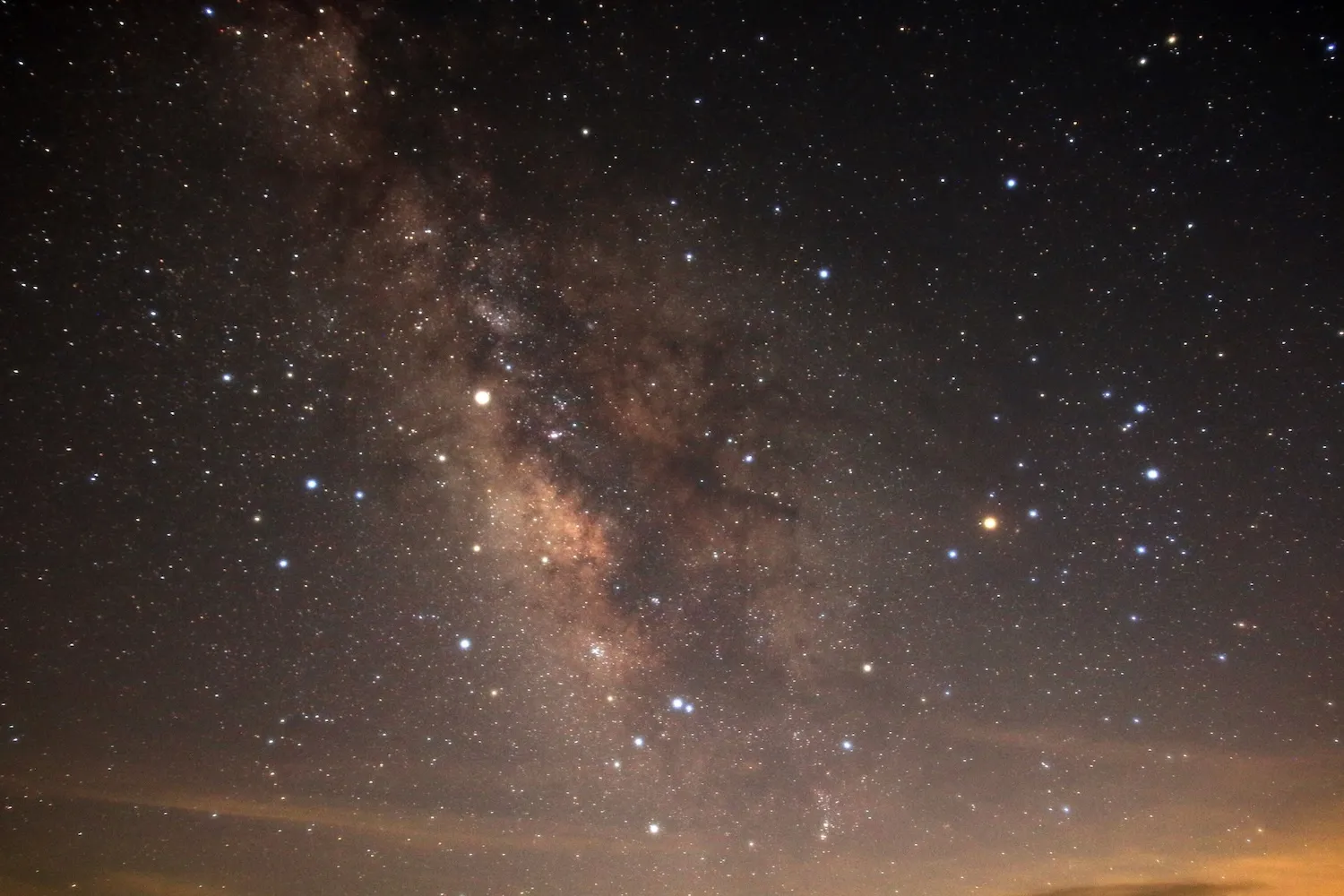 父の天体写真パネルを日中の告別式で飾りたいです。