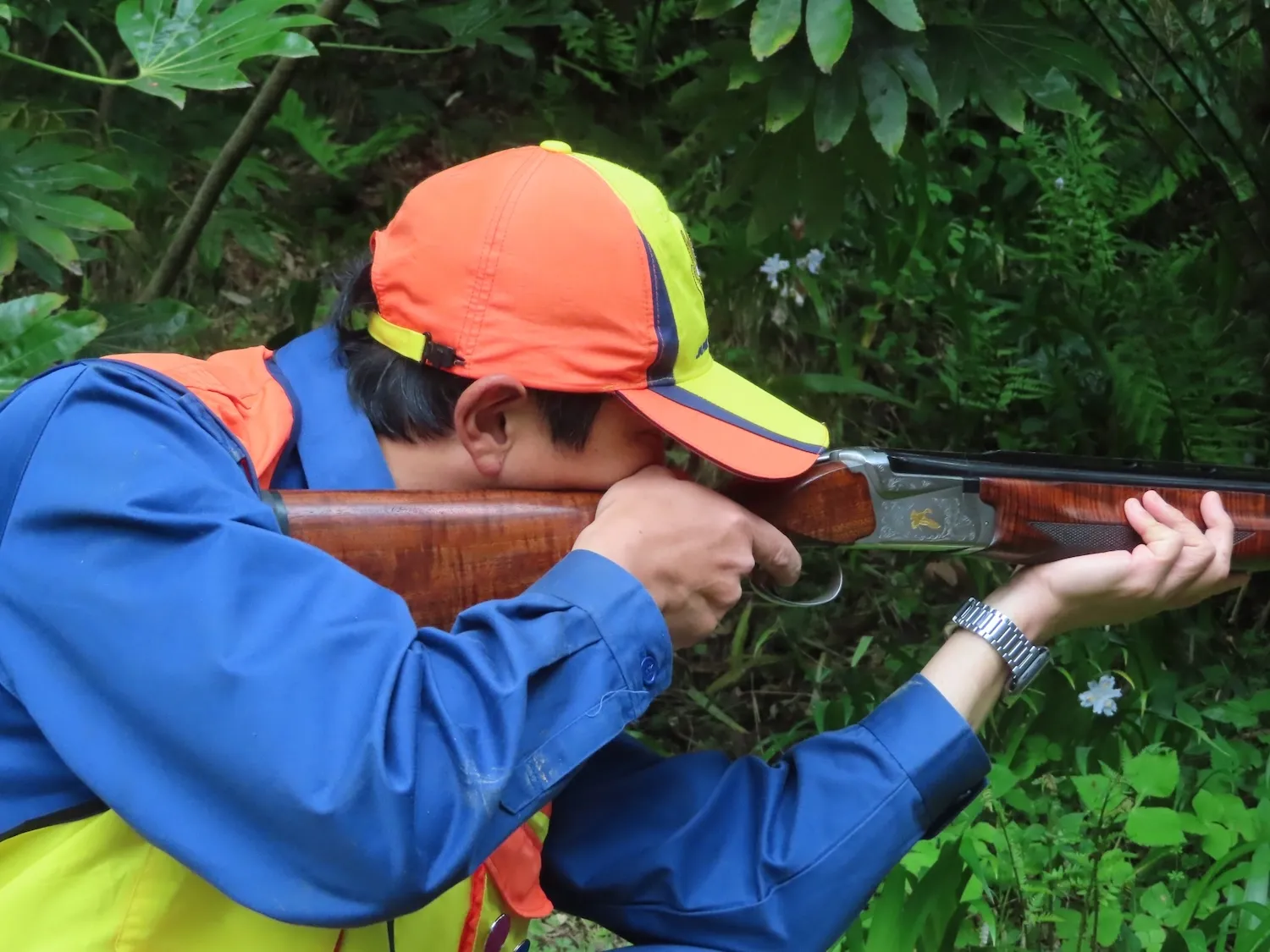 熊の剥製とライフルを葬儀会場に飾りたい…実現可能でしょうか？